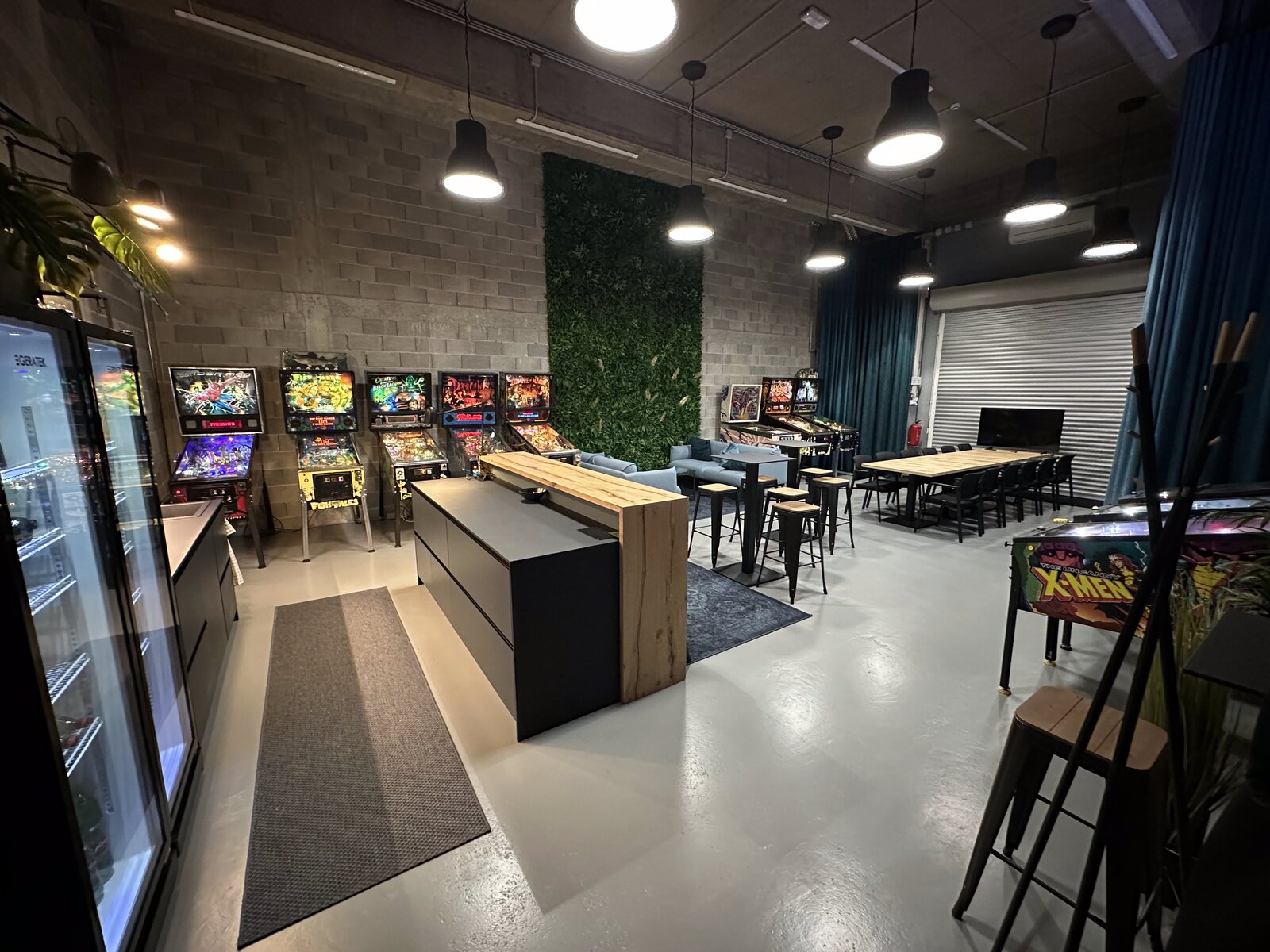 Fliper Akademija Ljubljana - bar in vrsta fliper avtomatov